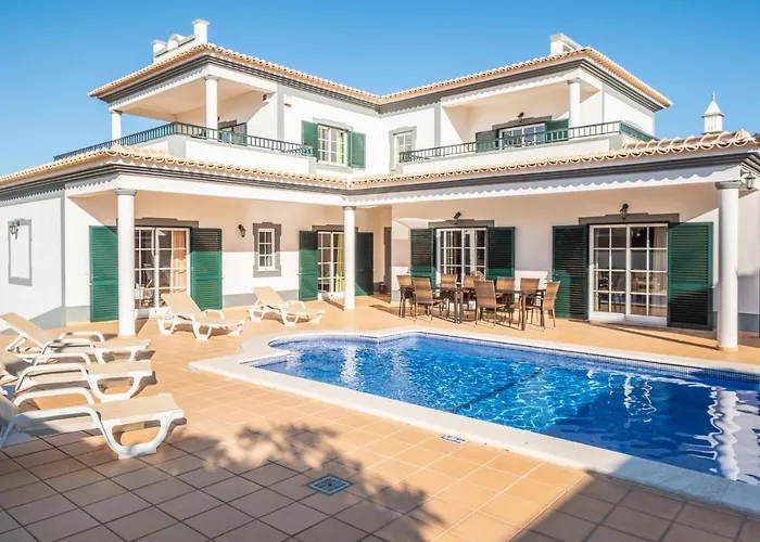 Villa Isa - Heated Pool - Free Wi-Fi - Air Con