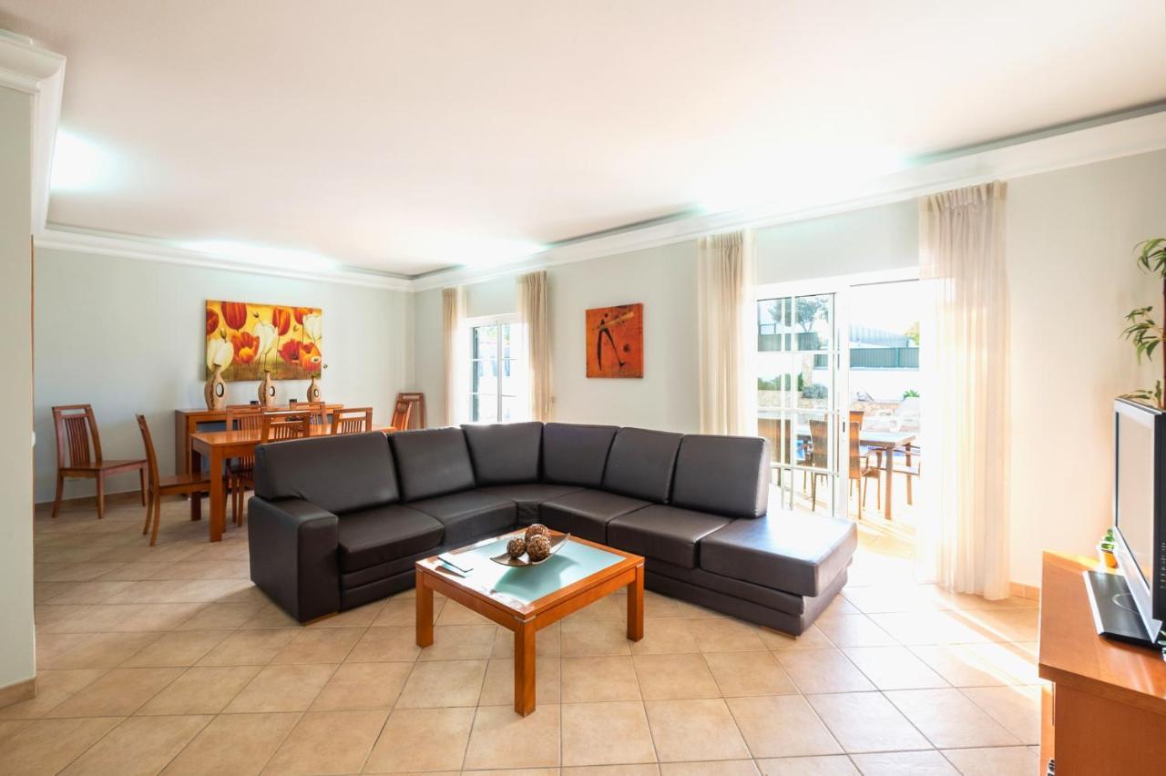 Isa - Heated Pool - Free Wi-fi - Air Con *