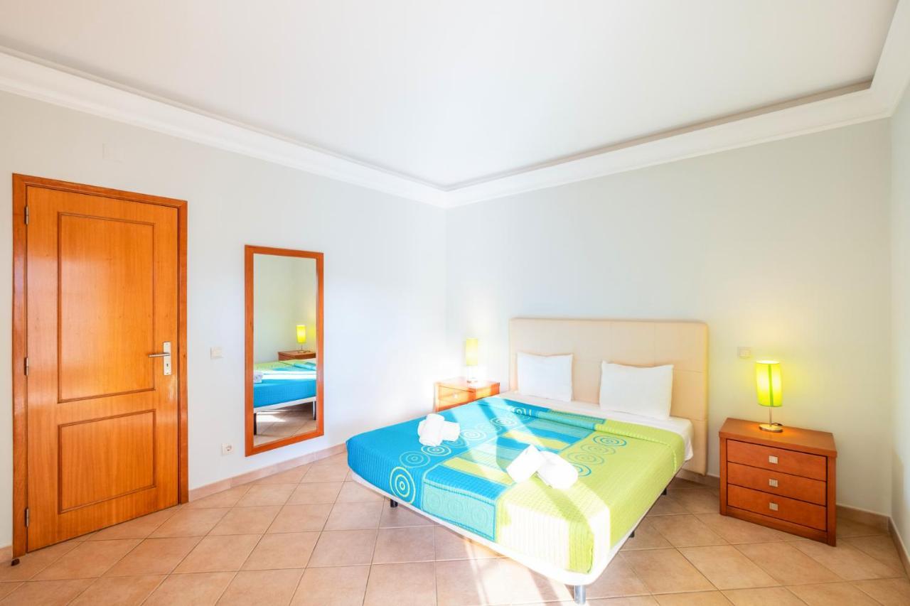 Isa - Heated Pool - Free Wi-fi - Air Con