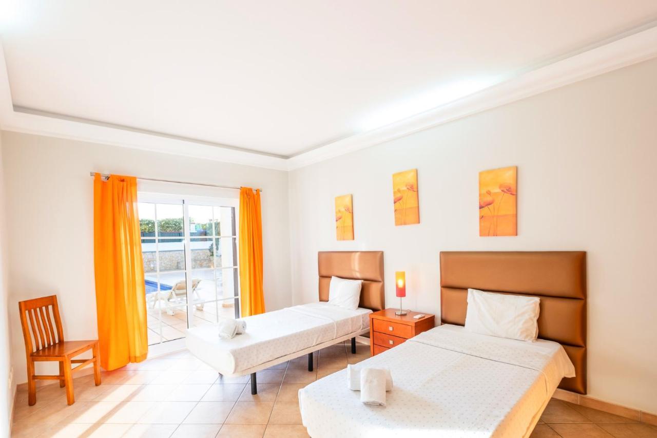 Isa - Heated Pool - Free Wi-fi - Air Con *