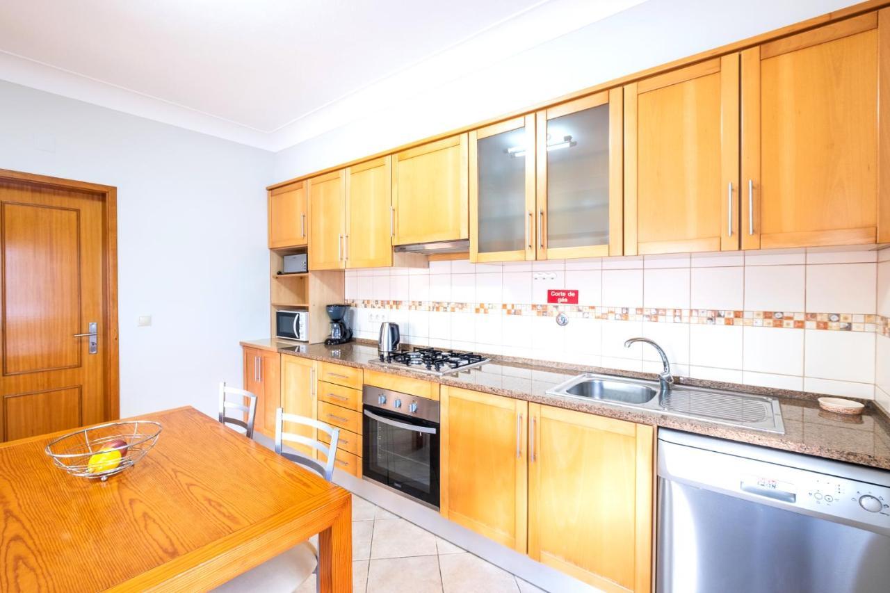 Villa Isa - Heated Pool - Free Wi-fi - Air Con