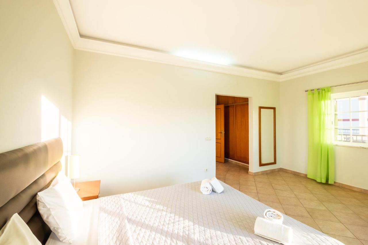 Isa - Heated Pool - Free Wi-fi - Air Con Villa