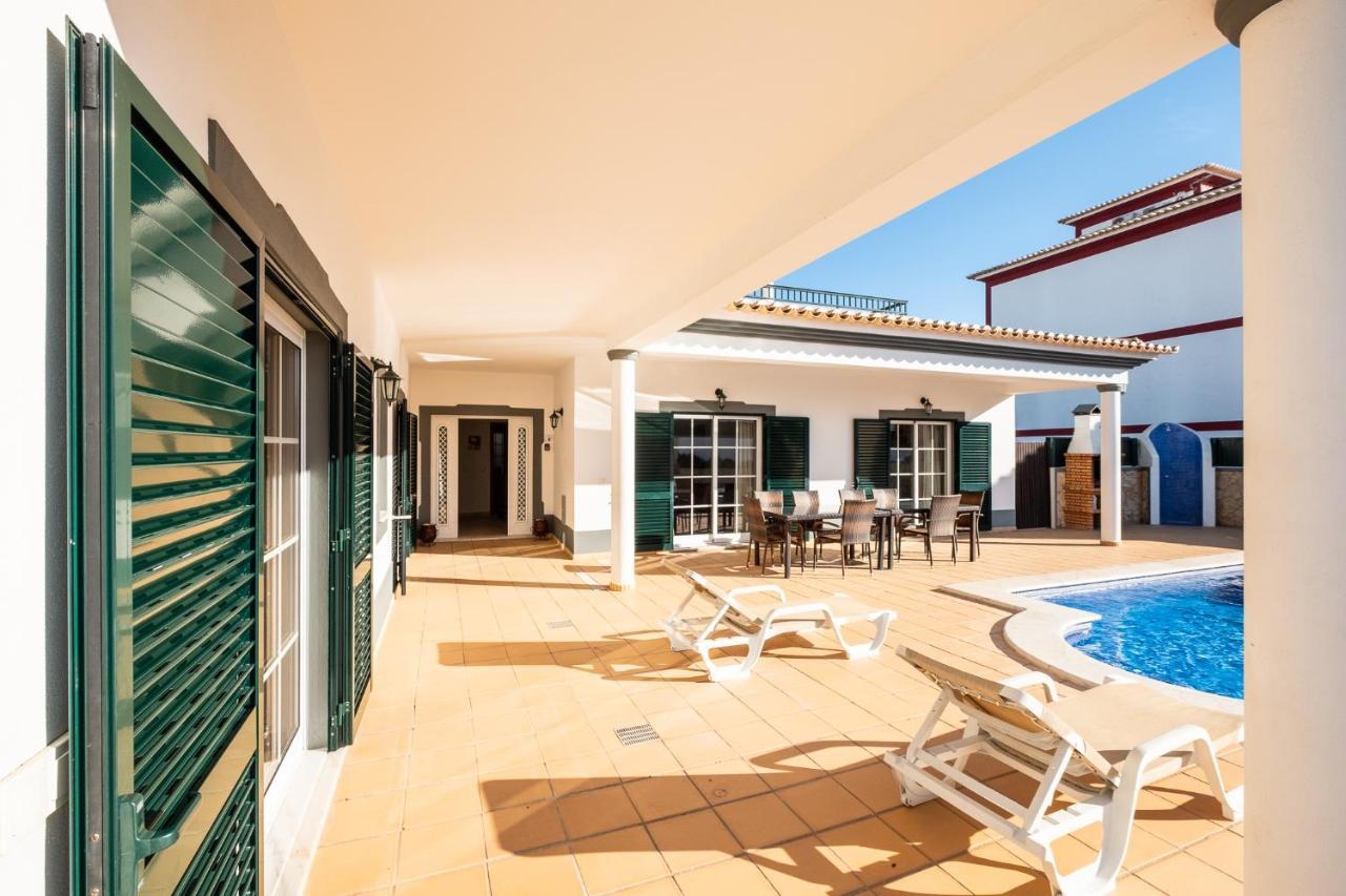 Villa Isa - Heated Pool - Free Wi-fi - Air Con
