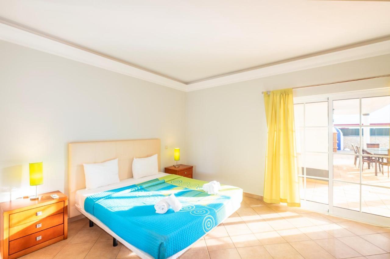 Isa - Heated Pool - Free Wi-fi - Air Con * Guia (Faro)